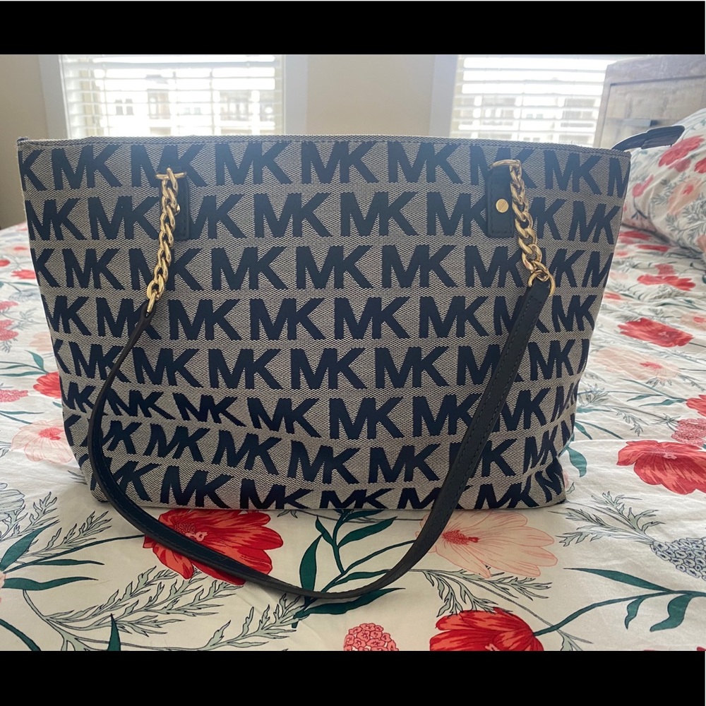 Micheal Kors Medium handbag